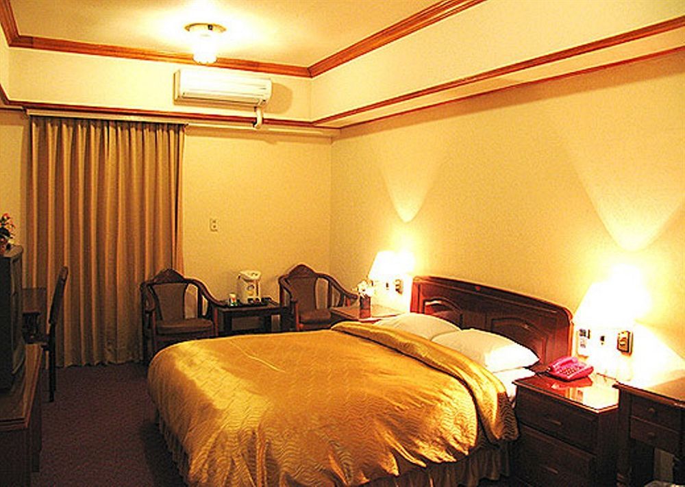 Sin Fu Business Hotel Đài Trung Ngoại thất bức ảnh